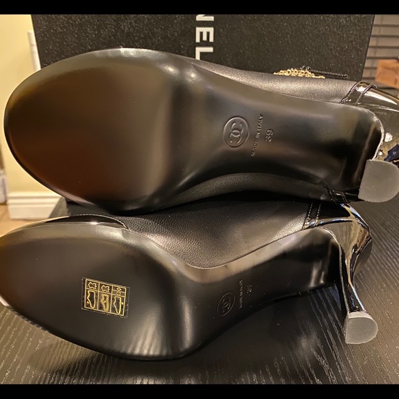 Chanel lambskin & patent calfskin black ankle boot - Picture 10 of 11